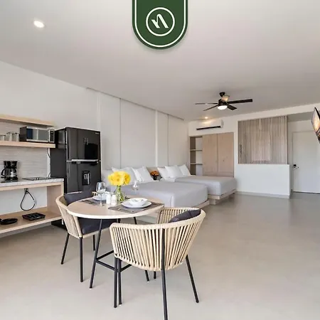 Amazing 2Br Condo With Terrace Overlooking The Marina