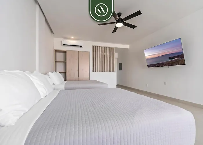 Amazing 2br With Terrace Overlooking The Marina Apartment *