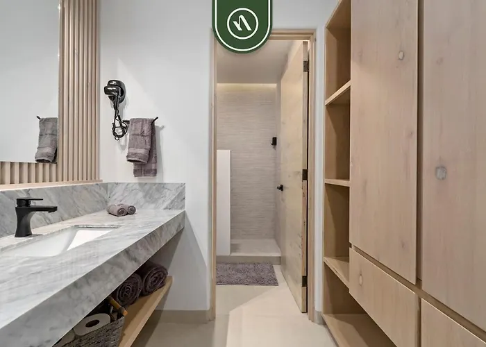 Amazing 2br With Terrace Overlooking The Marina