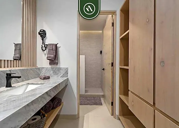 Apartment Amazing 2br With Terrace Overlooking The Marina